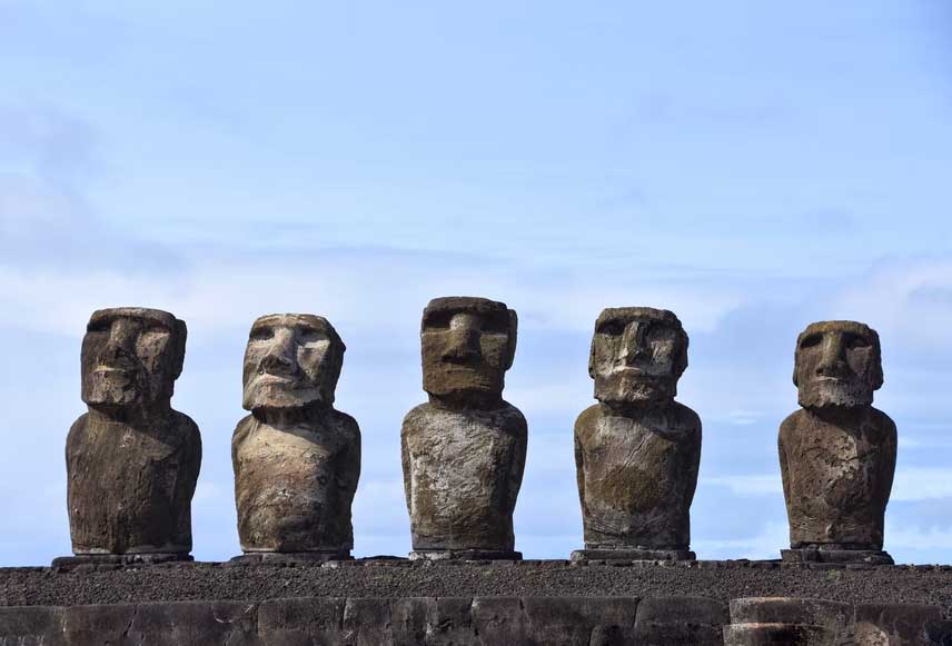statues moai ile de paques