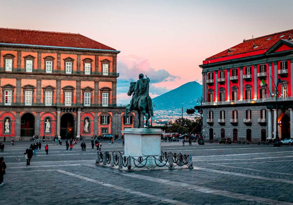 Les 10 lieux et monuments incontournables à voir absolument à Naples
