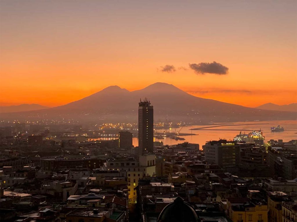 Les 10 lieux et monuments incontournables à voir absolument à Naples
