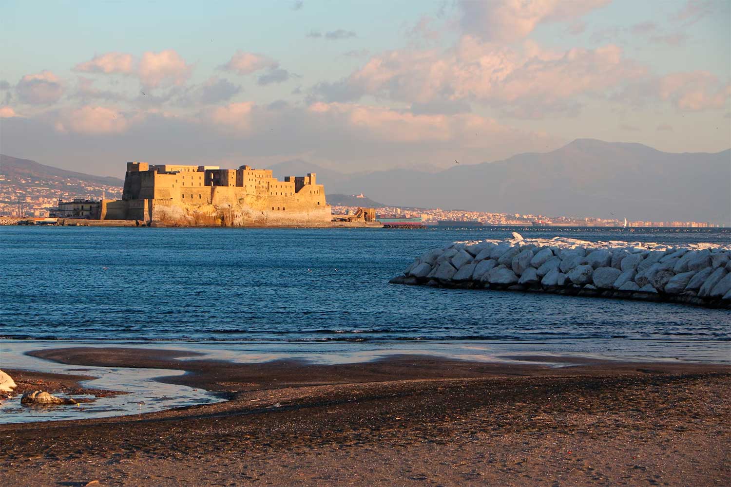 Les 10 lieux et monuments incontournables à voir absolument à Naples